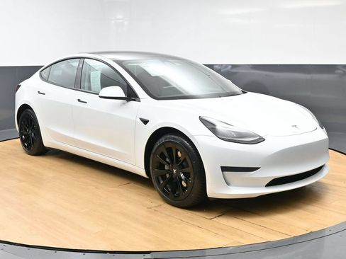 Used 2022 Tesla Model 3 RWD image 2