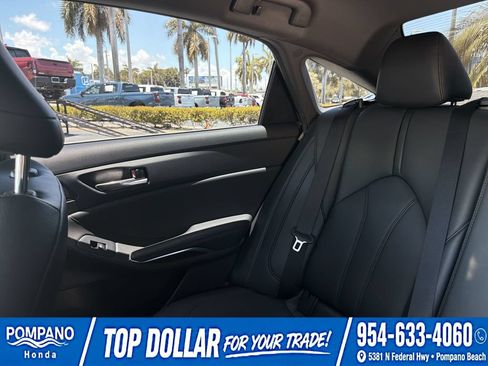 Used 2021 Toyota Avalon XLE w/ Moonroof Package FWD image 15