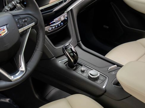 Certified 2024 Cadillac XT6 Sport w/ Technology Package image 16