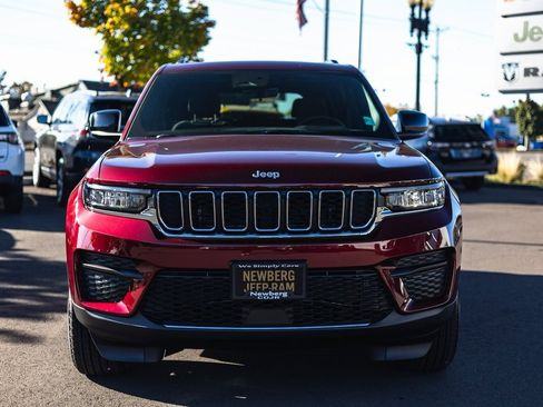 New 2025 Jeep Grand Cherokee 4WD image 5