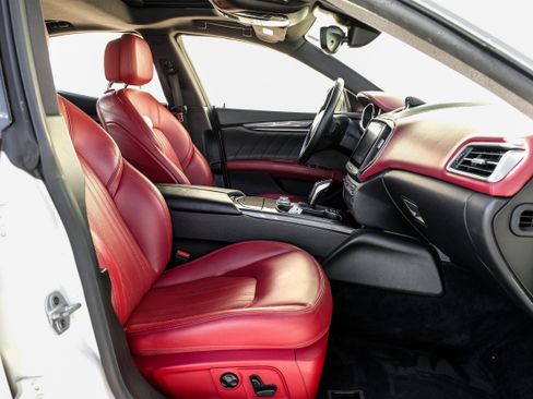 Used 2019 Maserati Ghibli S image 32