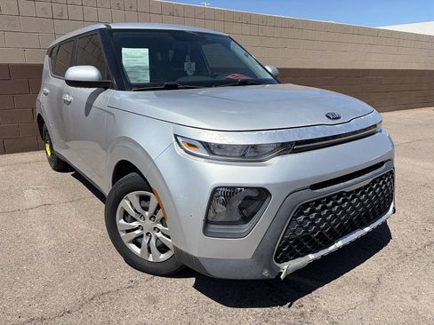 Used 2021 Kia Soul LX FWD image 2