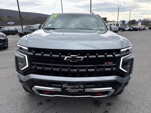 Used 2025 Chevrolet Suburban Z71 image 9