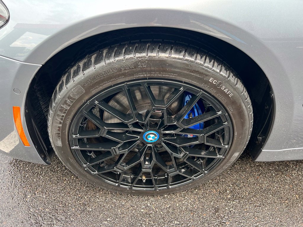 Used 2022 BMW 530e xDrive w/ Premium Package AWD/4WD image 16