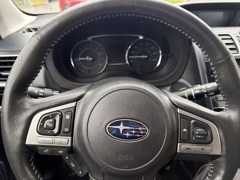Used 2017 Subaru Forester 2.5i Touring AWD/4WD image 12