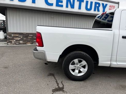 Used 2022 RAM 1500 Classic SLT AWD/4WD image 12