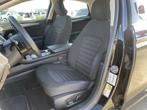 Used 2018 Ford Fusion SE w/ Fusion SE Technology Package image 10