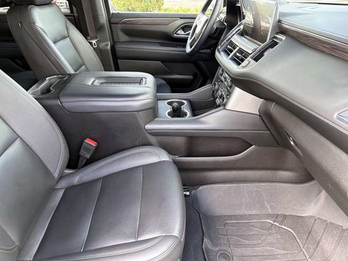 Used 2023 Chevrolet Suburban Z71 w/ Luxury Package AWD/4WD image 11