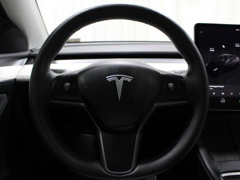 Used 2023 Tesla Model Y Performance image 8