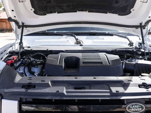 Used 2023 Land Rover Defender 90 X-Dynamic SE image 15