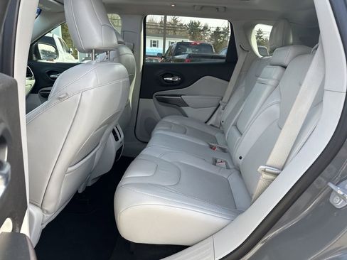 Used 2019 Jeep Cherokee Limited w/ Trailer Tow Group image 29