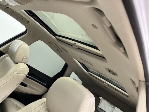 Used 2019 Buick Enclave Premium AWD/4WD image 7