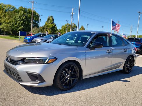 Used 2023 Honda Civic Sport image 7