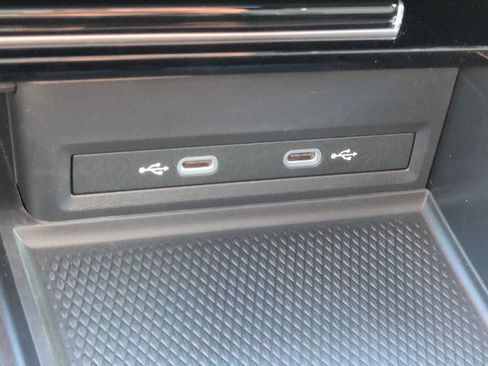 Used 2024 Volkswagen Atlas Cross Sport SE FWD image 22