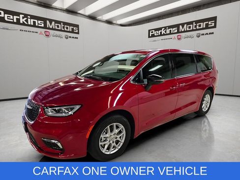 Used 2025 Chrysler Pacifica Select FWD image 1
