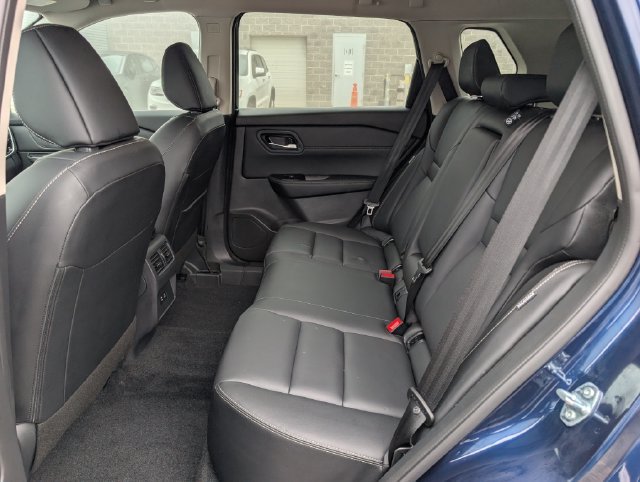 Certified 2025 Nissan Rogue SL FWD image 16