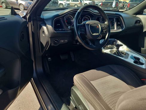 Used 2016 Dodge Challenger SXT image 10