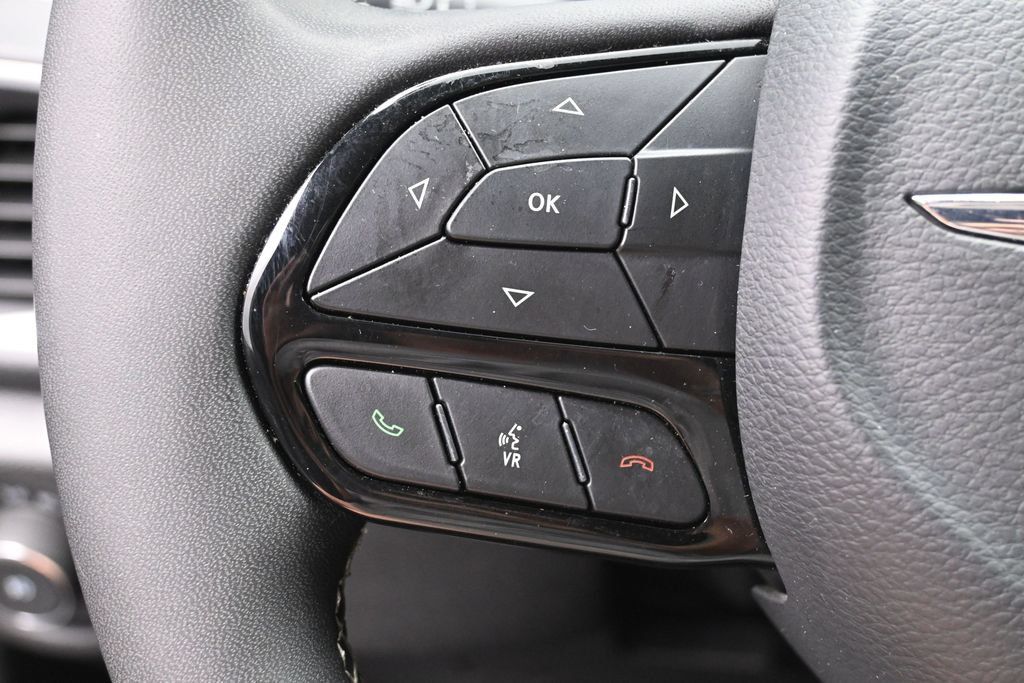 Used 2025 Chrysler Pacifica Limited FWD image 18