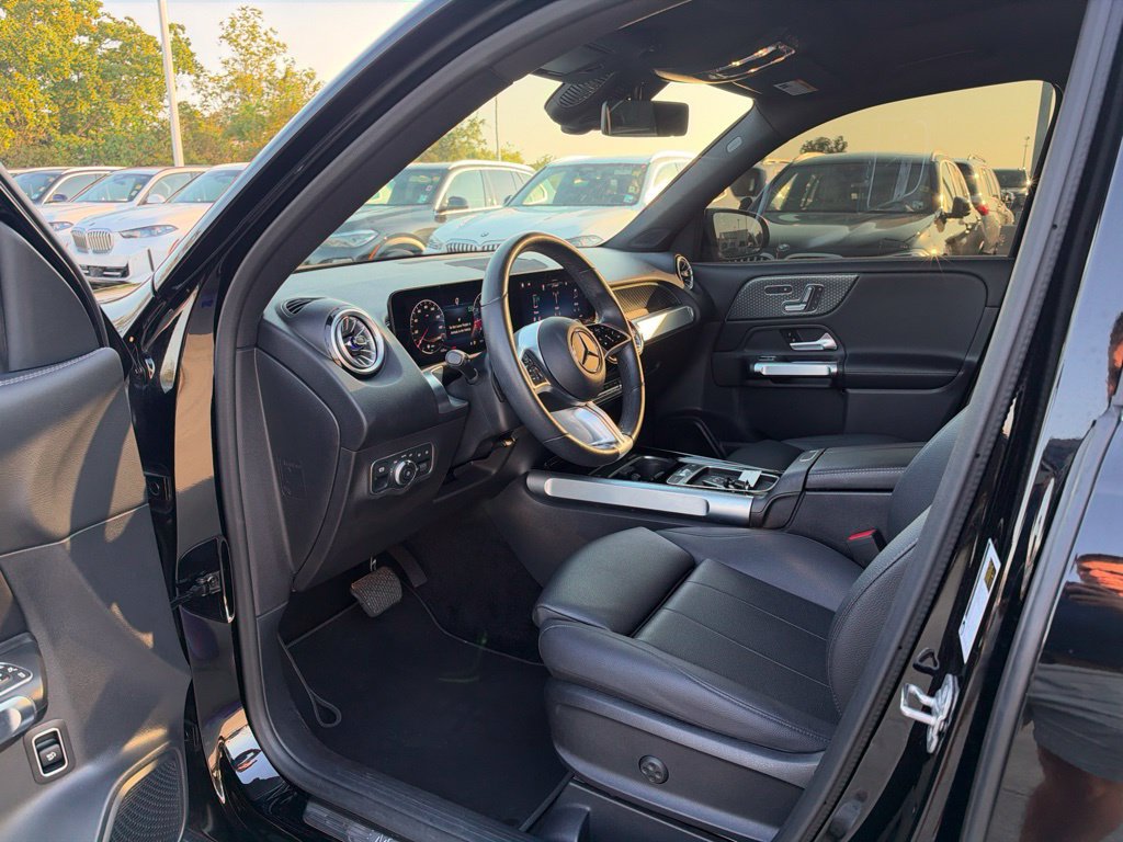 Used 2025 Mercedes-Benz GLB 250 image 12