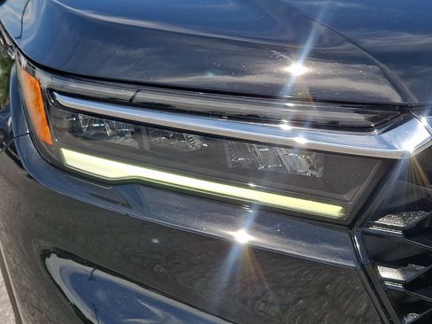 Used 2023 Honda Pilot Touring image 9