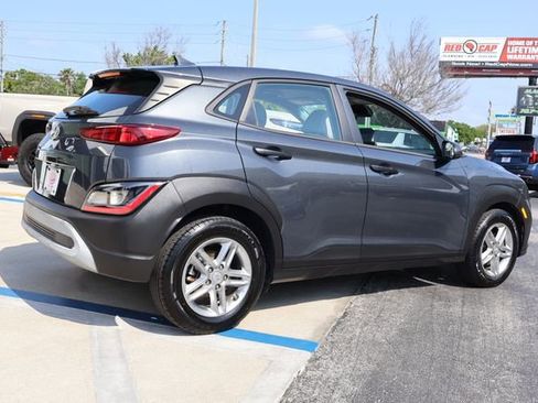 Used 2022 Hyundai Kona SE image 8