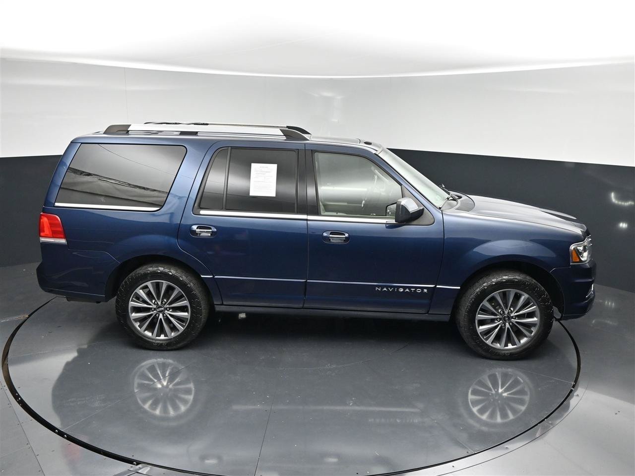 Used 2017 Lincoln Navigator Select AWD/4WD image 22