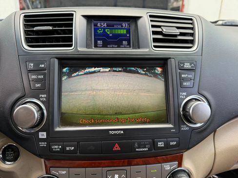 Used 2012 Toyota Highlander Limited w/ Tow Pkg AWD/4WD image 38