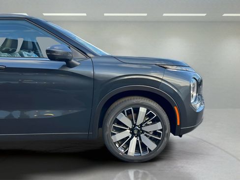 New 2026 Mitsubishi Outlander SE AWD/4WD image 12