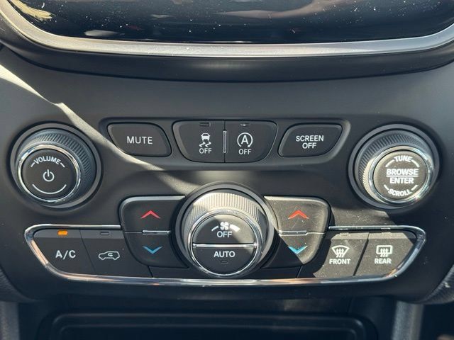 Used 2019 Jeep Cherokee Limited AWD/4WD image 18