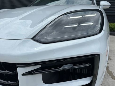 Certified 2026 Porsche Cayenne S AWD/4WD image 9