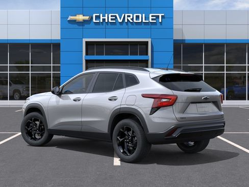 New 2026 Chevrolet Trax LT w/ Midnight Edition FWD image 3