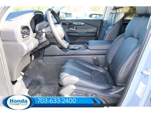 New 2025 Honda Pilot Touring image 24