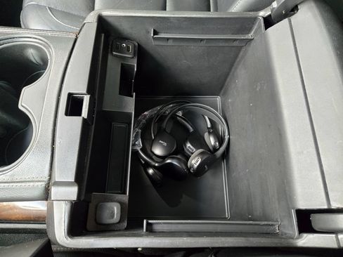 Used 2019 Chevrolet Suburban LT AWD/4WD image 34