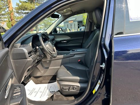 Used 2024 Toyota Grand Highlander AWD image 25