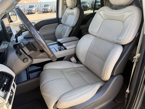 Used 2023 Lincoln Navigator Reserve image 21