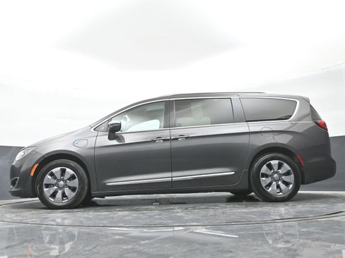 Used 2018 Chrysler Pacifica Limited w/ Advanced Safetytec Group FWD image 46