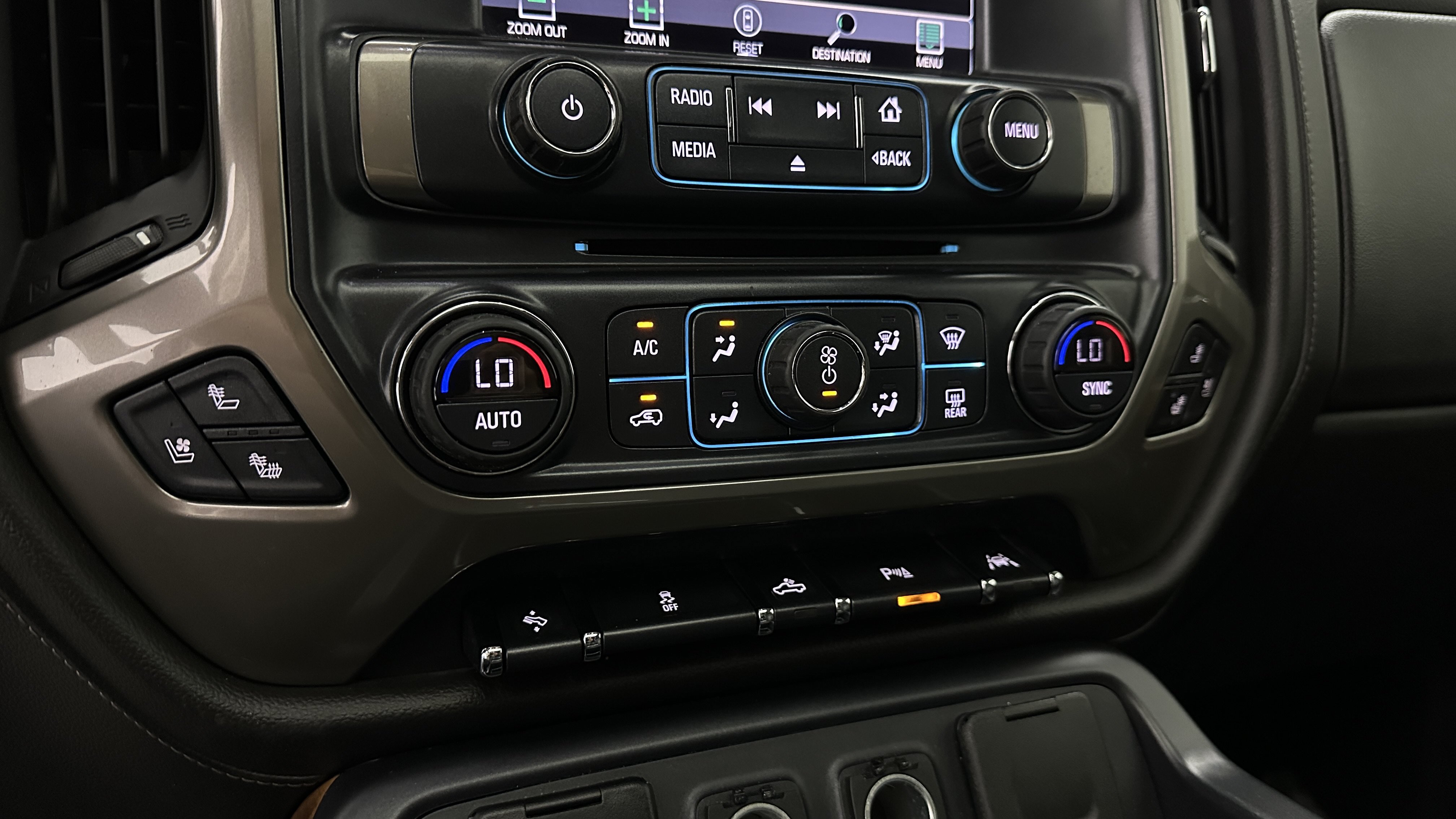 Used 2017 Chevrolet Silverado 1500 High Country AWD/4WD image 18