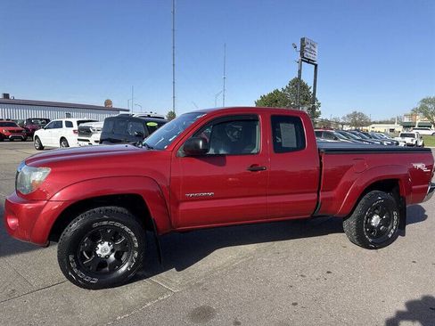 Used 2010 Toyota Tacoma 4x4 Access Cab V6 image 2