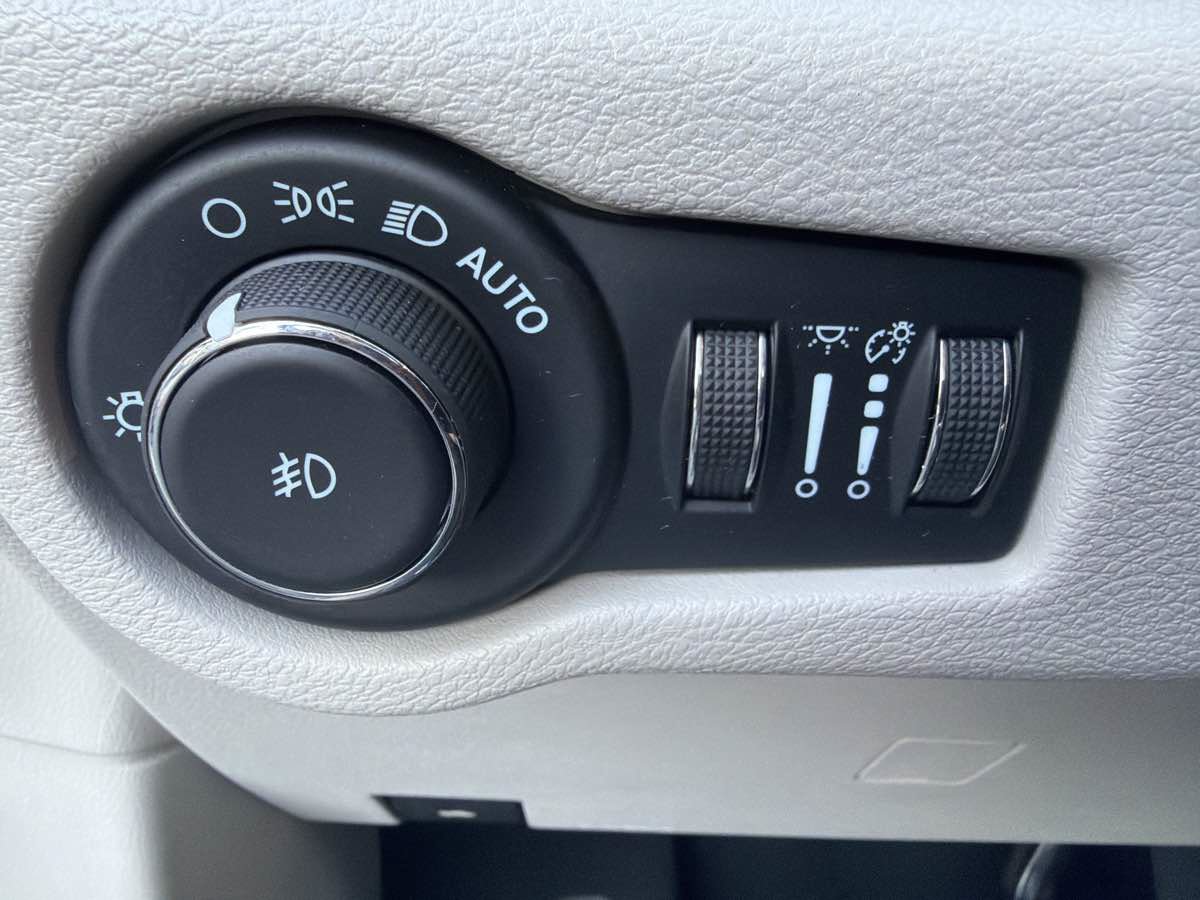 Used 2021 Chrysler Pacifica Touring-L FWD image 45