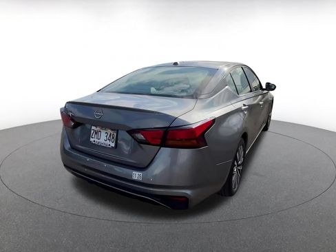 Used 2025 Nissan Altima 2.5 SV FWD image 14