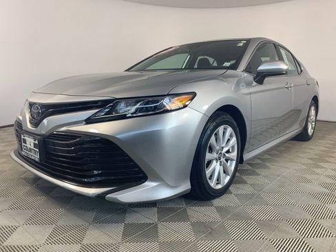Used 2020 Toyota Camry LE image 3