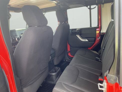 Used 2017 Jeep Wrangler Unlimited Sahara w/ Connectivity Group AWD/4WD image 10