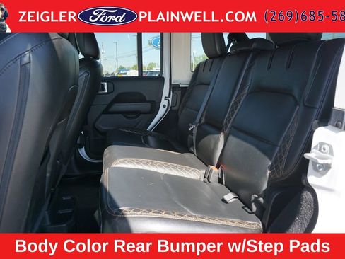 Used 2022 Jeep Wrangler Unlimited Sahara AWD/4WD image 11