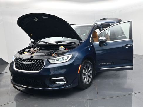 Used 2023 Chrysler Pacifica Pinnacle FWD image 70
