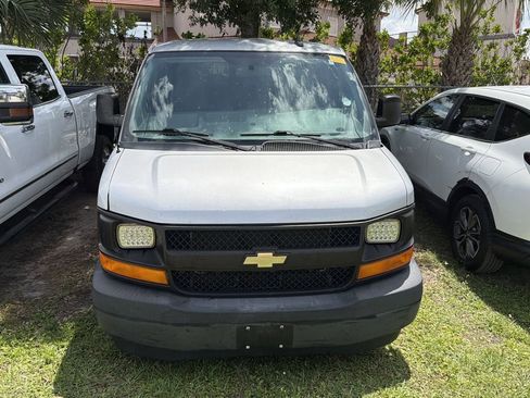Used 2017 Chevrolet Express 2500 LS RWD image 2
