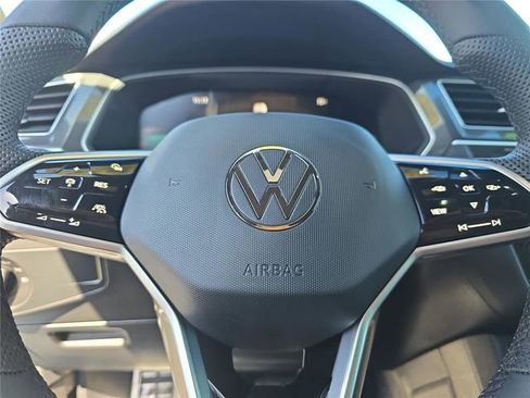 Used 2023 Volkswagen Tiguan SE R-Line image 23