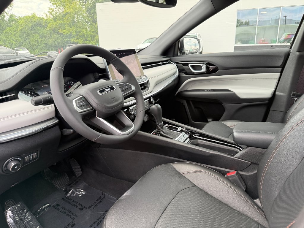 Used 2023 Jeep Compass Limited w/ Sun and Sound Group AWD/4WD image 33