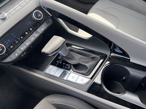 Used 2025 Hyundai Elantra SEL image 42