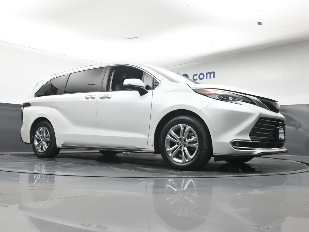 Used 2022 Toyota Sienna Platinum AWD/4WD image 28