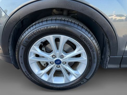 Used 2017 Ford Escape SE image 9